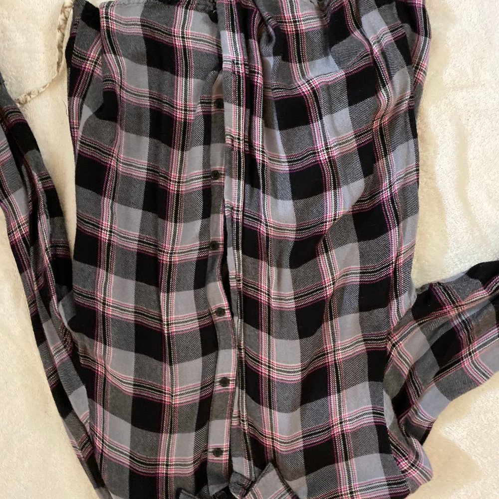 Flannel Lot - Picture 5 of 7